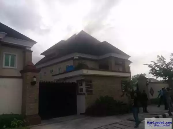 A pricey mansion in Banana Island gutted by fire and some Nigerians are happy